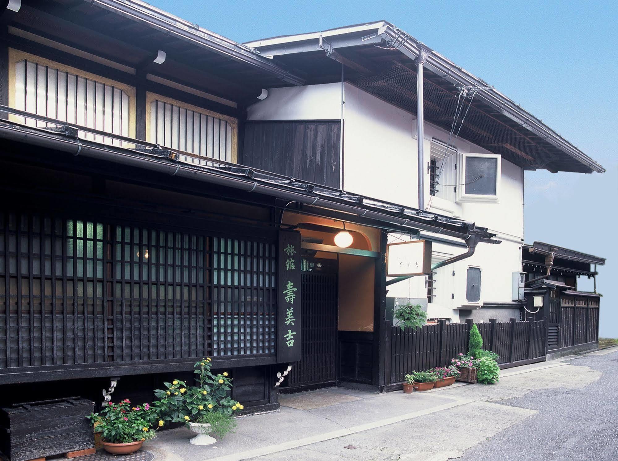 Sumiyoshi Ryokan Takayama  Bagian luar foto